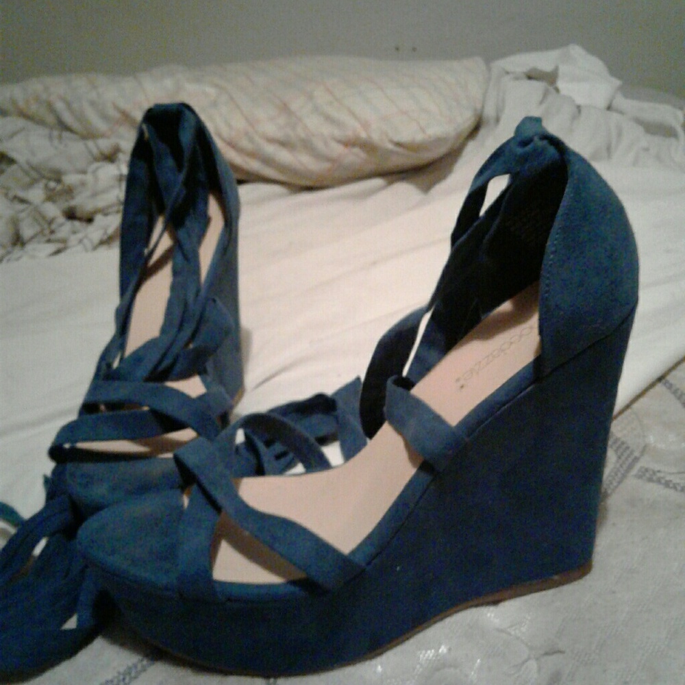 Shoe dazzle wedges